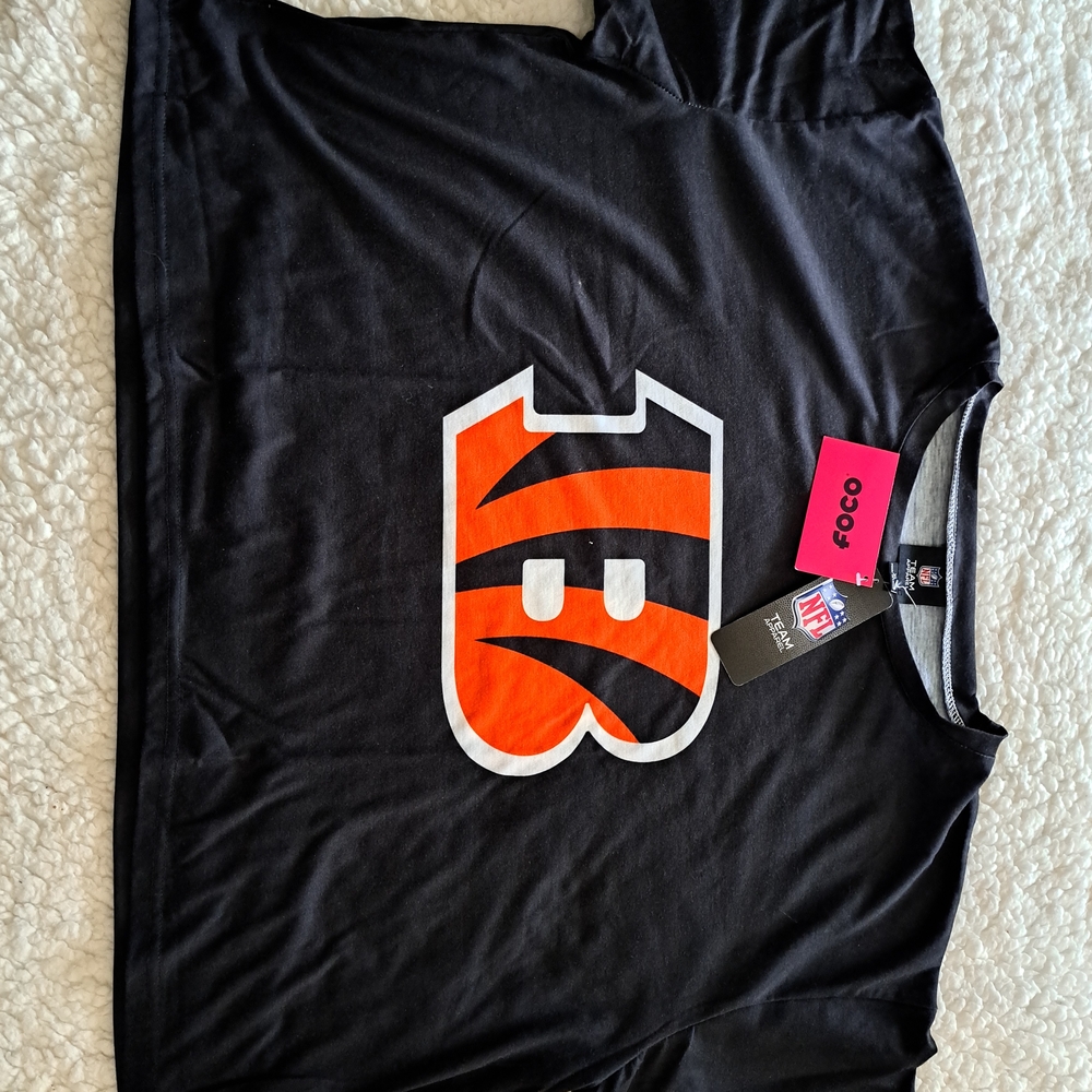 Women's NFL BENGALS Black and Orange Cropped Logo T-Shirt